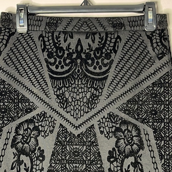 BAR III Women’s Deep Black Velvet-Burnout Pencil Skirt Size M - Picture 4 of 9